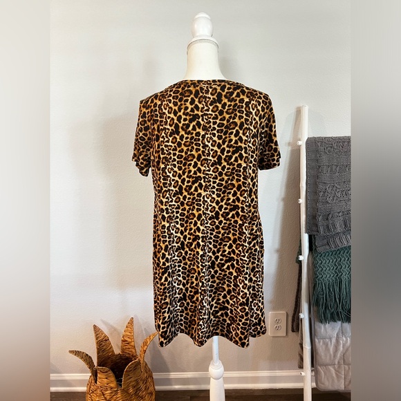 Cream n Sugar Cheetah Print Top with Knot - Picture 2 of 8